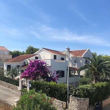 סופטאר Holiday Home Brac מראה חיצוני תמונה