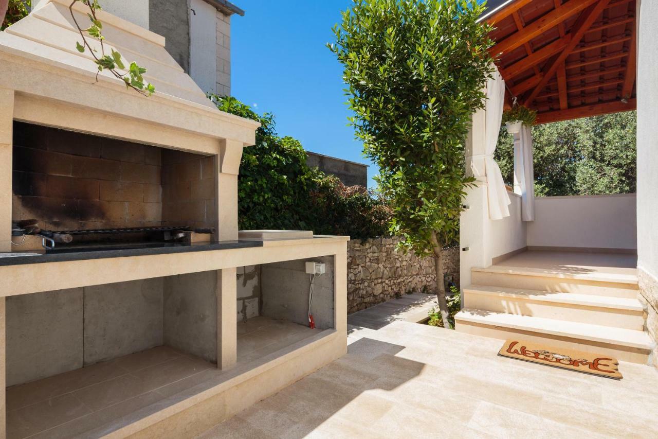 סופטאר Holiday Home Brac מראה חיצוני תמונה