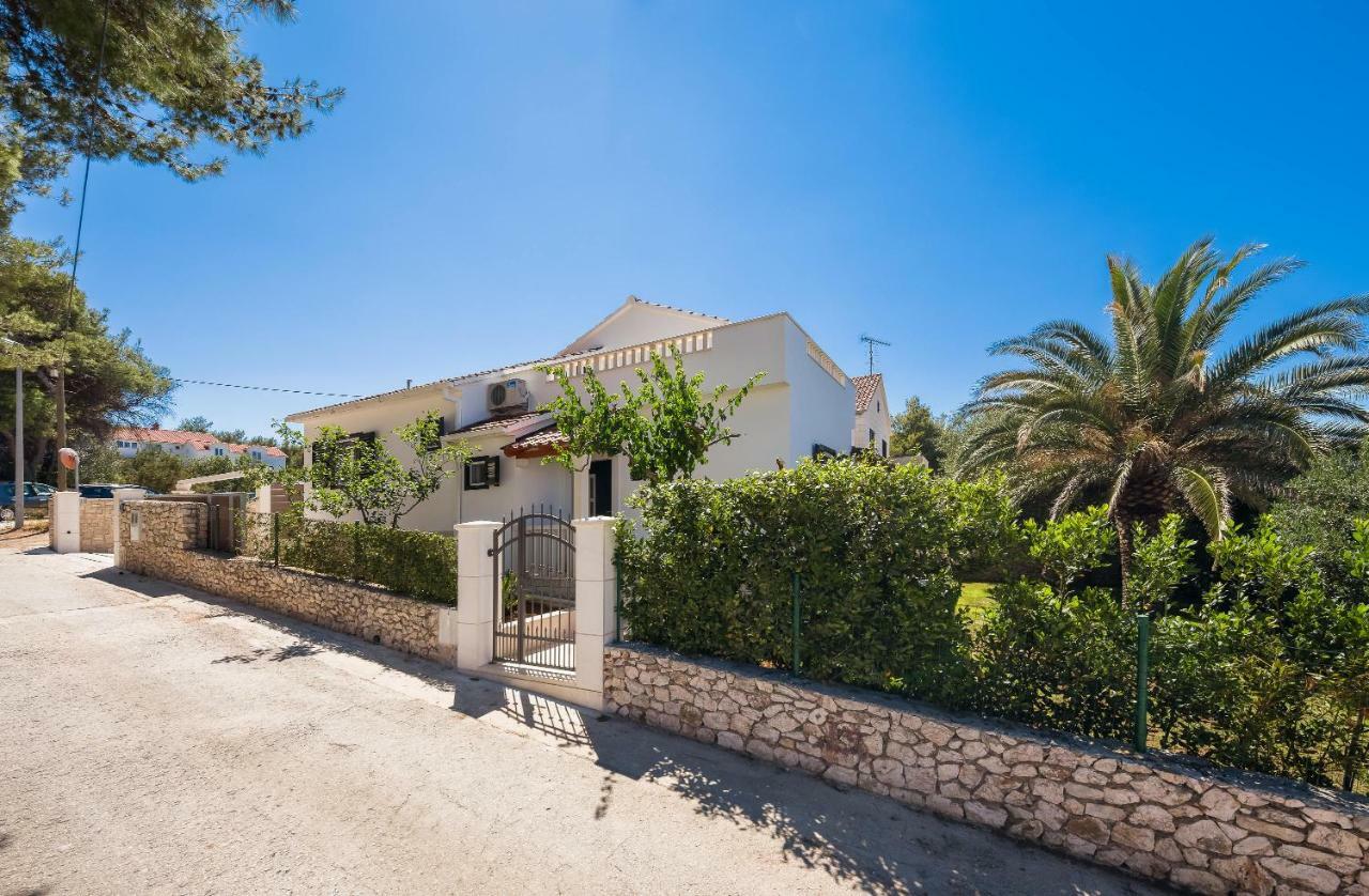 סופטאר Holiday Home Brac מראה חיצוני תמונה