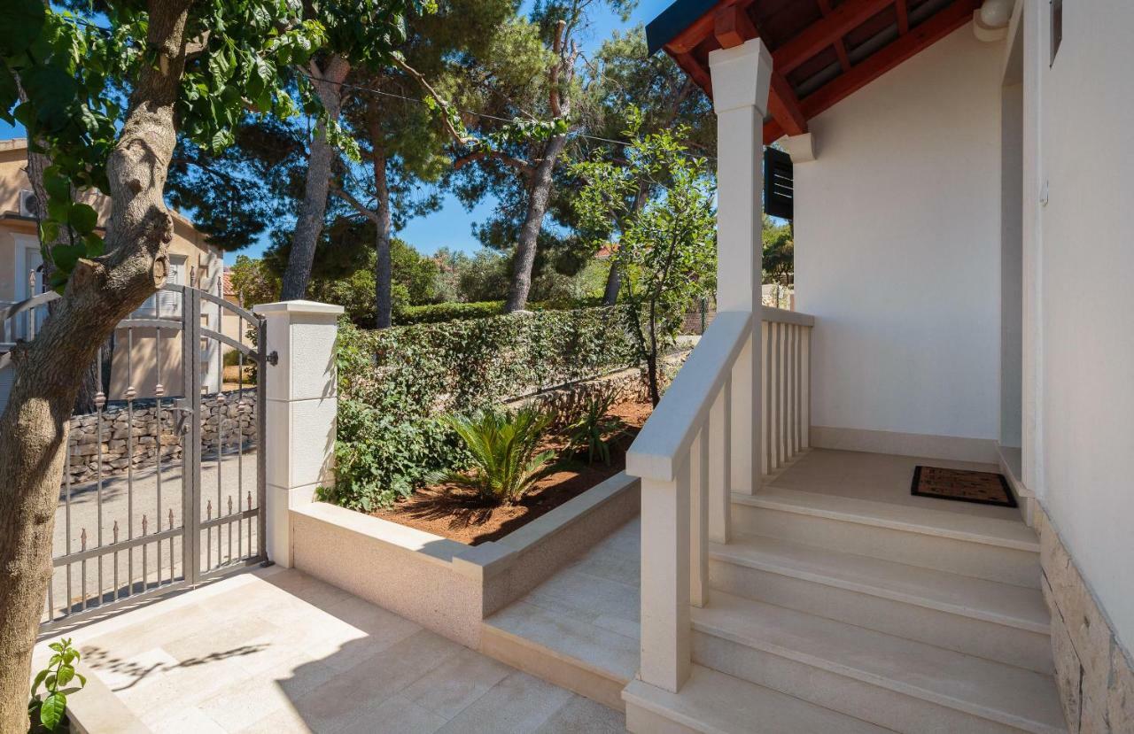 סופטאר Holiday Home Brac מראה חיצוני תמונה