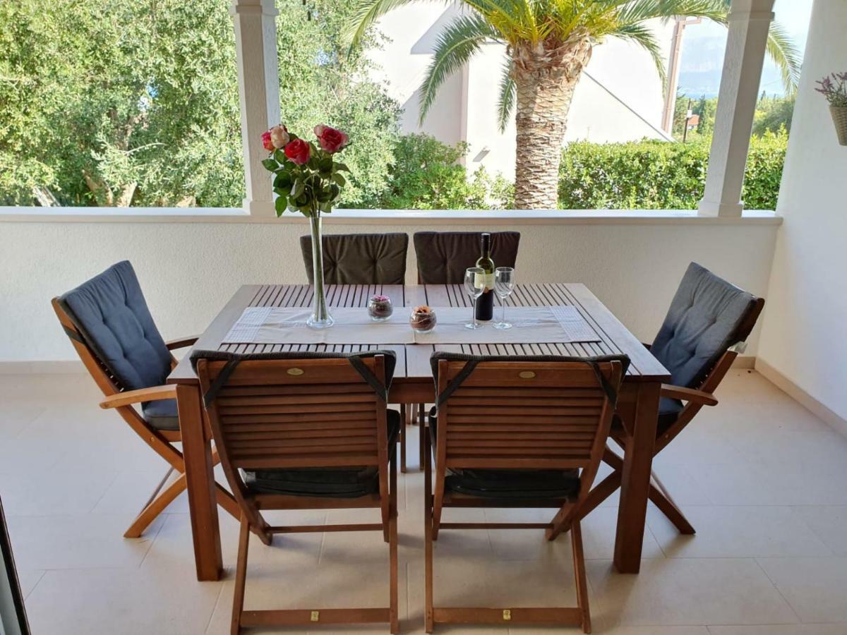 סופטאר Holiday Home Brac מראה חיצוני תמונה